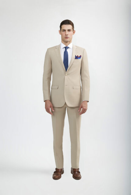 Adoro Deluxe: 100% Italian wool, notch lapel, beige suit