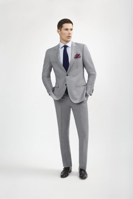 Adoro Deluxe: 100% Italian wool, notch lapel, light grey suit