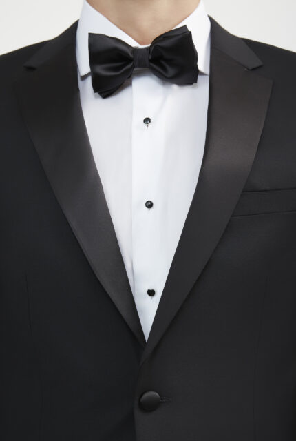 Close view on the Adoro Deluxe black tuxedo notch lapel